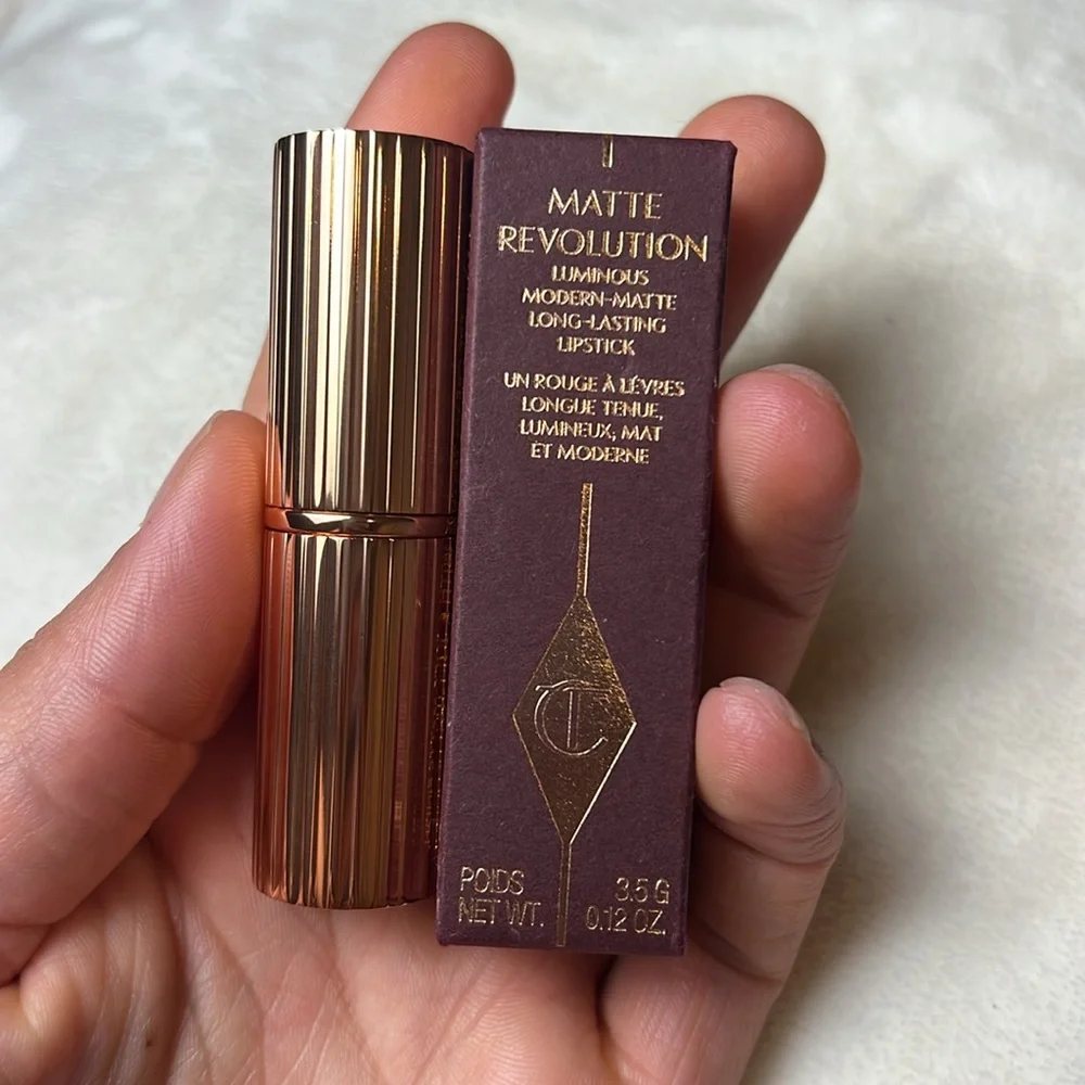 CHARLOTTE TILBURY Matte Revolution Lipstick-Very Victoria